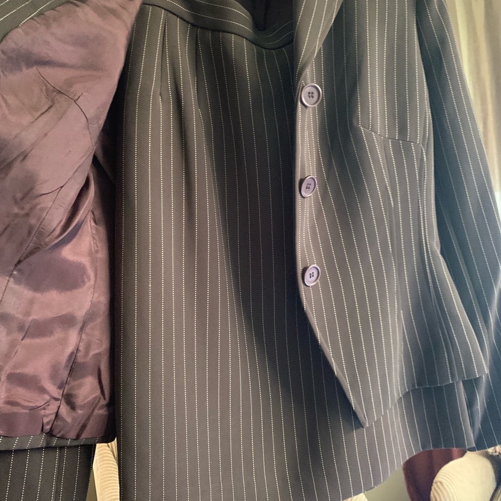 Ladies skirt suit